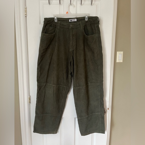 Men’s Monet skateboards cords - Picture 2 of 8